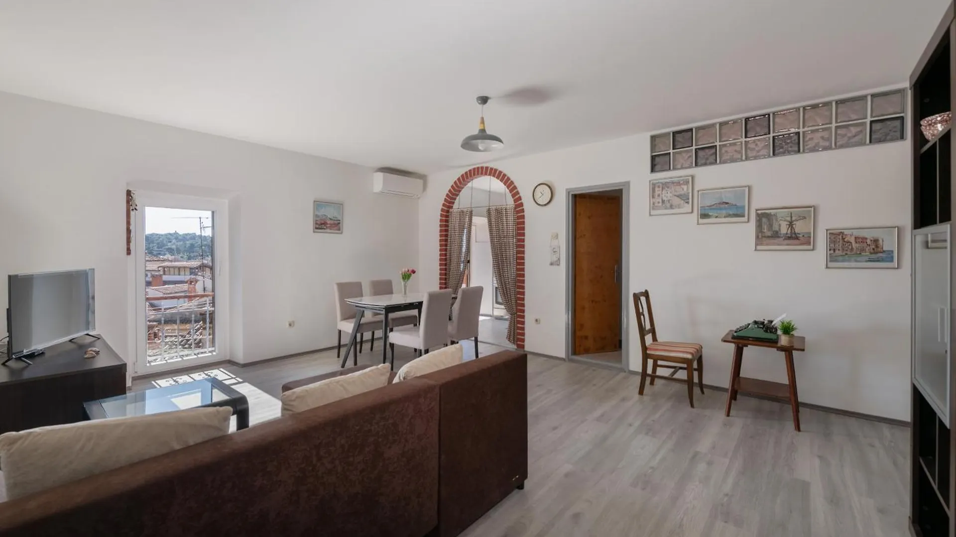 Apartment Gioia 罗维尼