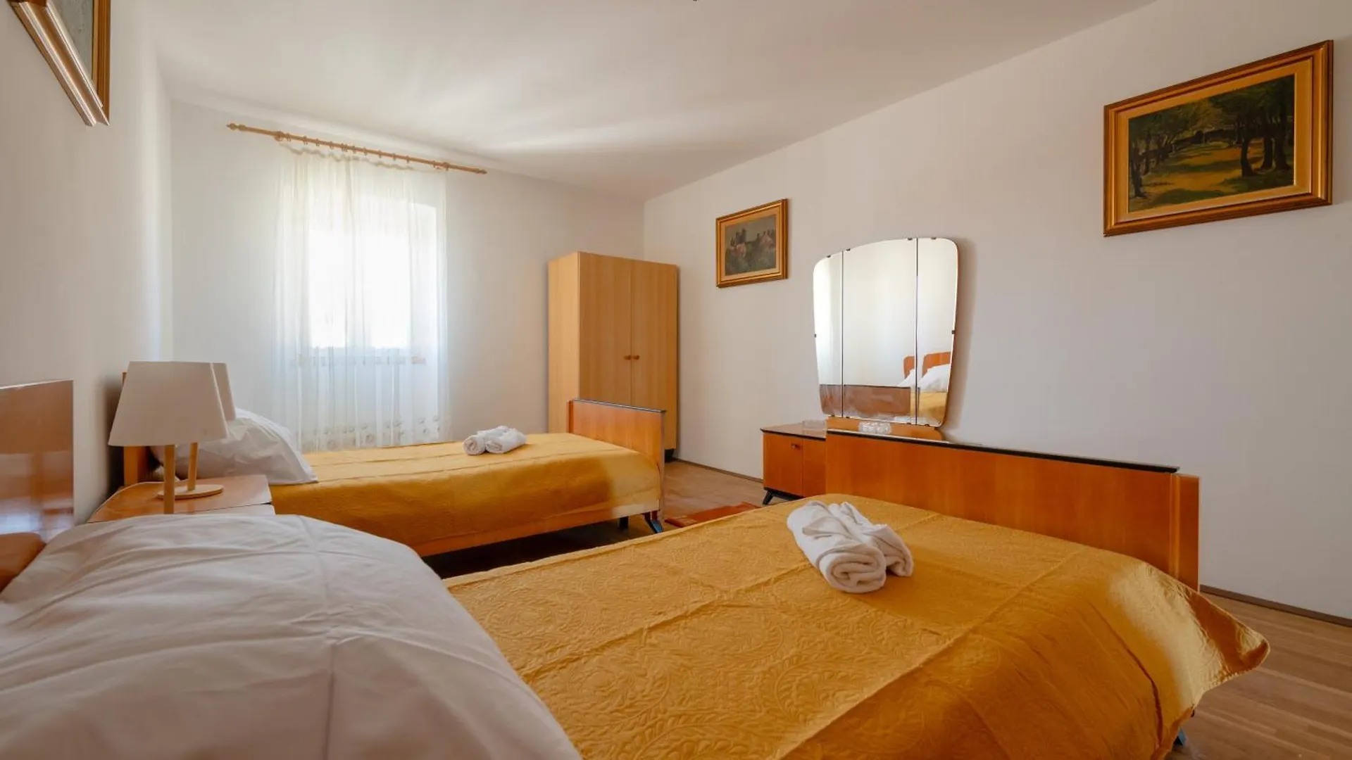 Apartment Gioia 罗维尼