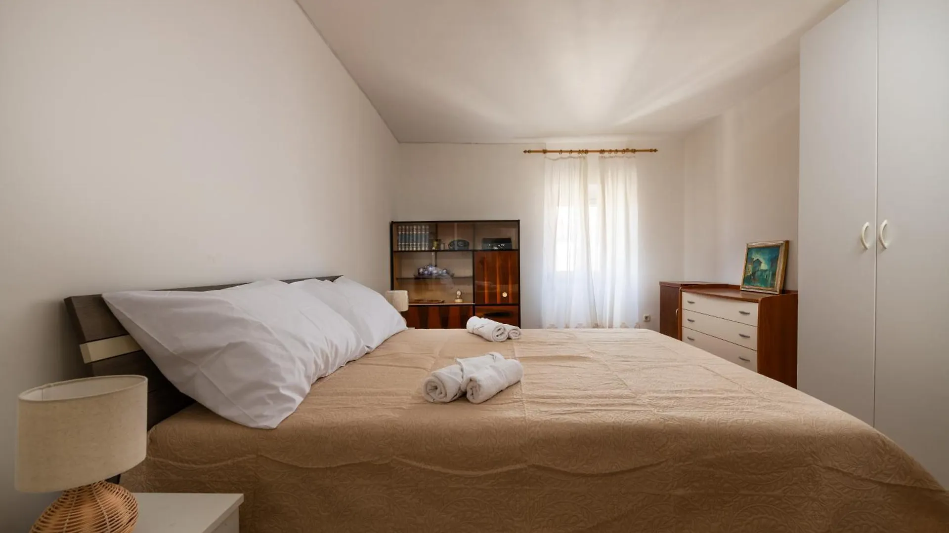 Apartment Gioia 罗维尼