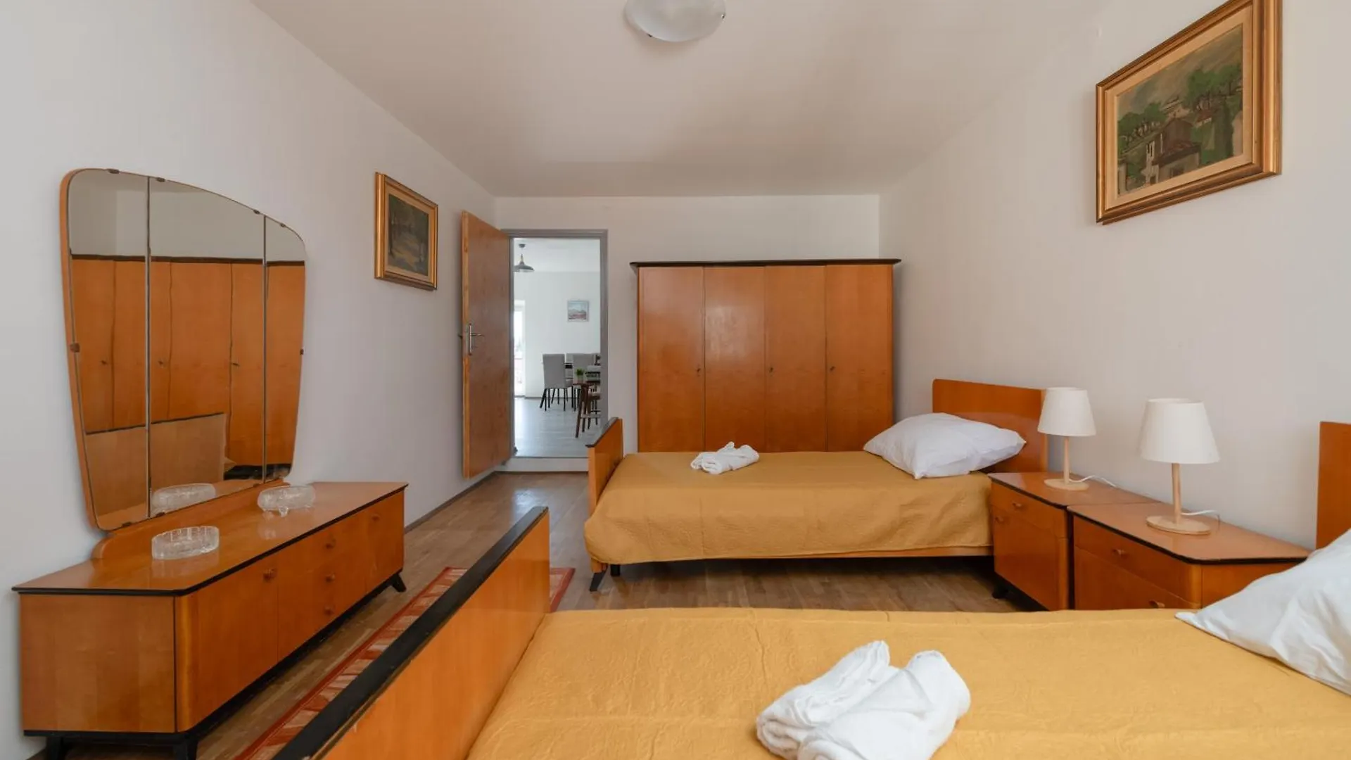 Apartment Gioia 罗维尼